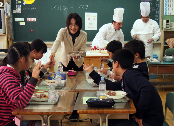 日本小学生的午餐