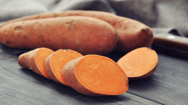 红薯含有一种叫氢表雄酮的化学物质，可以用于预防结肠癌和乳腺癌。