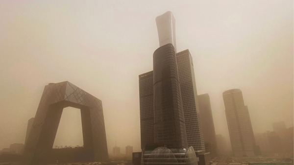 沙尘暴中的中共央视大厦。