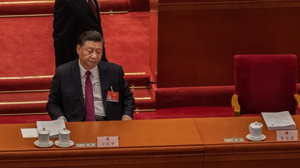 中共全國兩會期間，與會高官紛紛對習近平「阿諛奉承，溜須拍馬」。（圖片來源：Kevin Frayer/Getty Images）