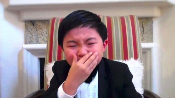 8歲童星艾倫．金（Alan Kim）在7日出爐的美國廣播影評人協會獎中，以電影「夢想之地」奪下最佳年輕演員獎，讓他感動的在直播哭出來