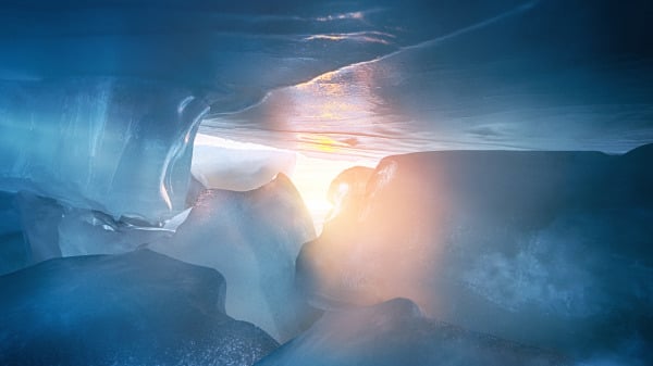 北極冰層上竟有數個前所未見的奇怪洞穴。