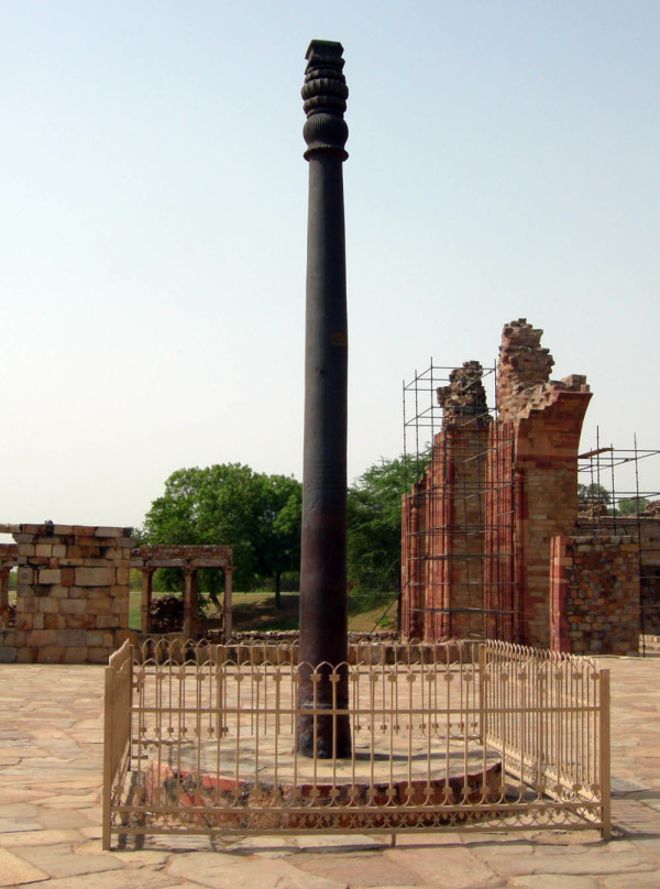 德里铁柱，含铁量99.72%。