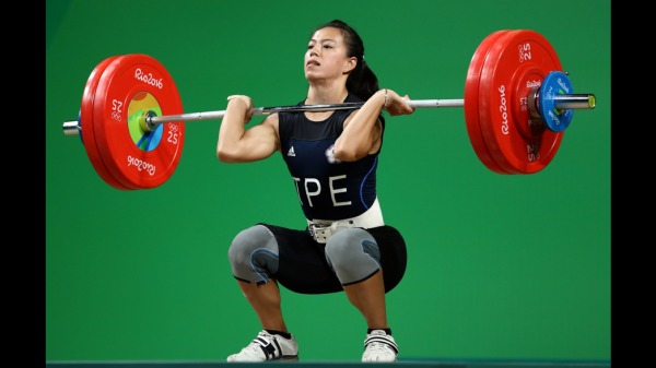 「舉重女神」郭婞淳19日在亞洲舉重錦標賽女子59公斤級勇奪三面金牌，順利取得2021年東京奧運的門票。