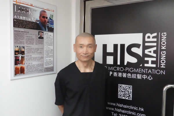 邓敏强（Jonathan）10年前将欧美风行的SMP（Scalp Micro-Pigmentation）头皮微色素纹发技术首次引入香港。（图片来源：看中国）