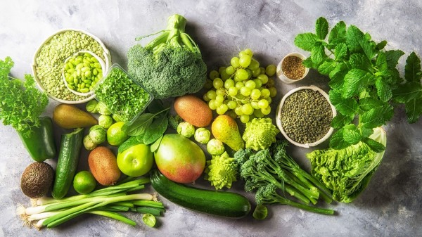 绿色蔬菜也富含钙，平时可以多加摄取。