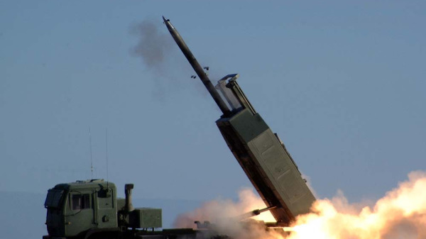 美國陸軍的高機動火炮火箭系統發射了新型製導多重發射火箭系統