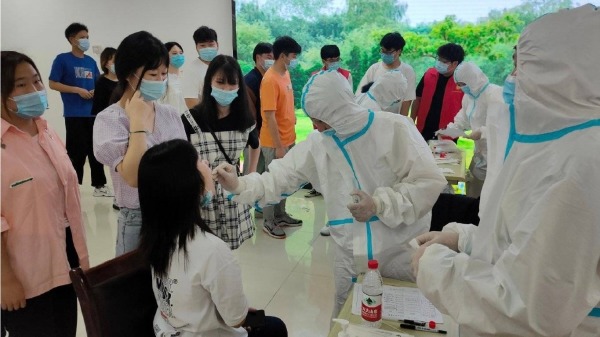 中国安徽省近日爆发的影楼工作人员群聚感染疫情继续蔓延。