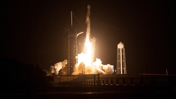 2021年4月23日5時49分，SpaceX載人龍飛船搭乘獵鷹9號火箭，從佛羅里達州肯尼迪航天中心發射升空，載著來自3個國家的4名宇航員前往國際空間站，開展為期6個月的任務。