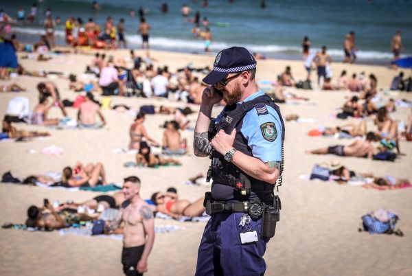 澳洲 海滩 警察