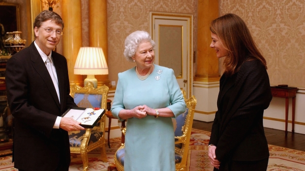 热心公益的比尔盖兹与梅琳达，曾获英国女王封为荣誉爵士，也在美国和法国授勋表扬，是慈善企业家代表。