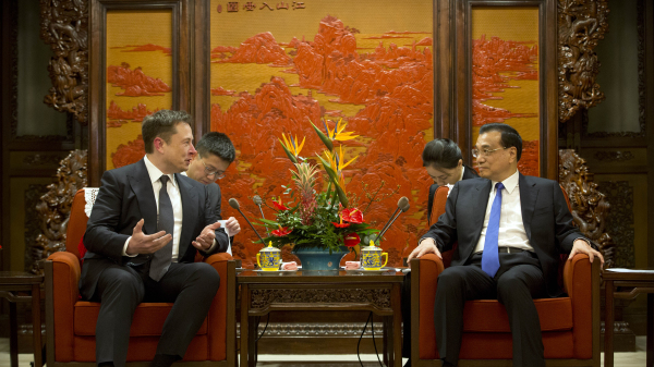 2018年1月9日，李克强在中南海与特斯拉的CEO马斯克会面。（图片来源：Mark Schiefelbein - PoolGetty Images）(16:9)