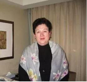 1980年代，韩秀以外交官夫人身份来华