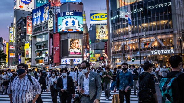 10月1日，日本解除所有防疫紧急事态宣言。图为东京涩谷十字路口。