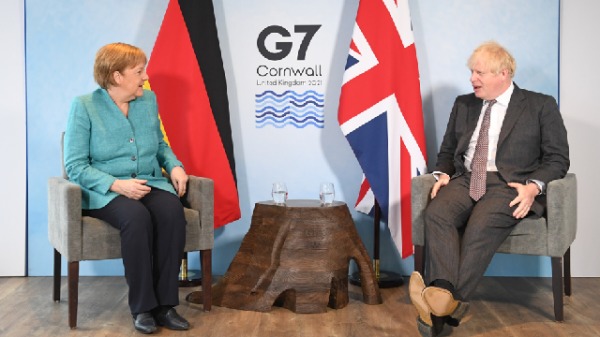 2021年6月12日，默克尔与约翰逊在英国G7峰会上会谈。2(16:9)