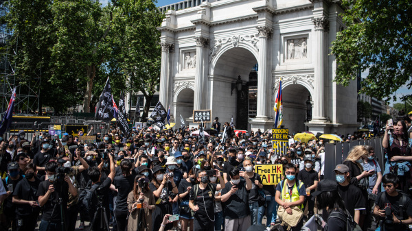 6月12日，过千人在英国伦敦集会纪念反送中运动两周年。（图片来源：Laurel Chor/Getty Images）