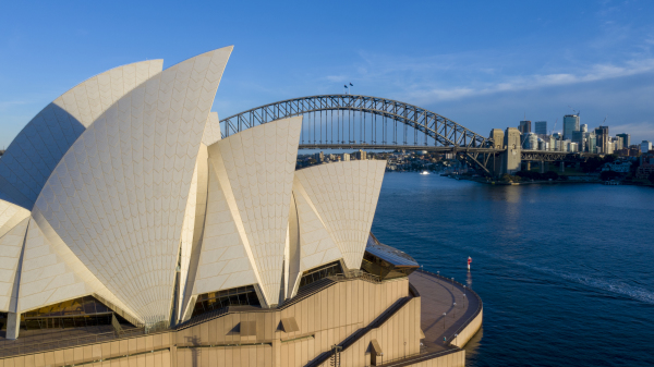 澳大利亚两大城市雪梨与墨尔本已经开始采取“与病毒共存”防疫措施。