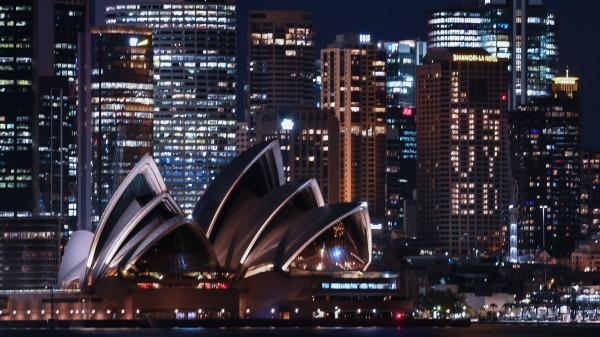 自6月27日开始，澳大利亚悉尼封城2周。