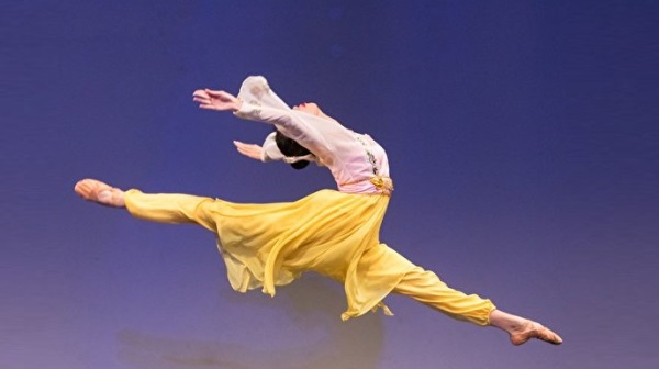 连旭在自己的职业生涯中完善着每一个动作，对舞蹈艺术精益求精，从中也获得了快乐