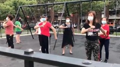 「華人大媽跳忠字舞」中共黨媒竟這樣報導(圖)