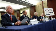 听证会:病毒来源是武汉病毒本身会告密(图)