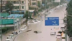遇超强暴雨北京成泽国地铁站灌水街道变河流(图)