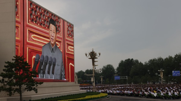 7月1日，中共百年党庆习近平在天安门城楼发表讲话。