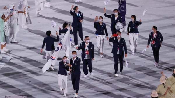 在7月23日晚东京奥运会开幕式上，台湾代表团入场。