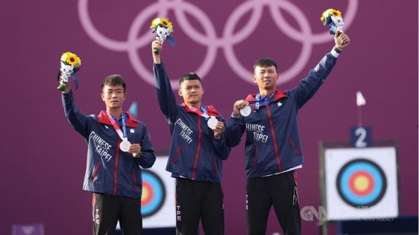 東京奧運男子射箭團體賽中，臺灣射箭隊以5:1大比數擊敗中國射箭隊，最終獲得銀牌