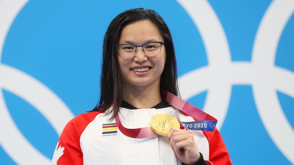 中国弃婴玛姬・麦克尼尔为加拿大夺得游泳冠军