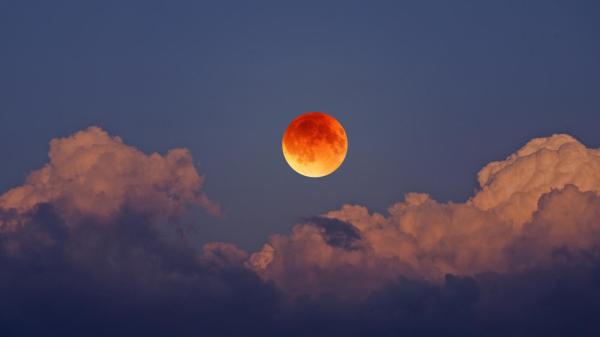 红色月亮