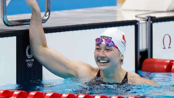 香港女泳手何詩蓓7月28日在奧運女子200米自由泳決賽勇奪銀牌，是港隊首次在奧運游泳項目獲得獎牌。（圖片來源：ODD ANDERSEN/AFP via Getty Images）