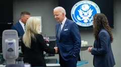 拜登突造访情报界:不排除大国热战(图)