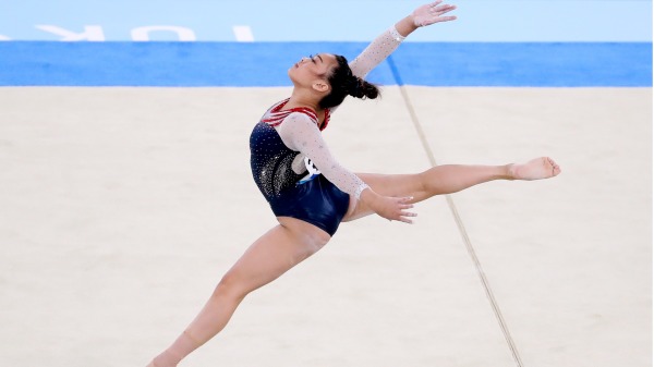 2021年7月29日，美國體操選手蘇妮莎．李（Sunisa Lee）奪取東京奧運體操個人全能金牌。