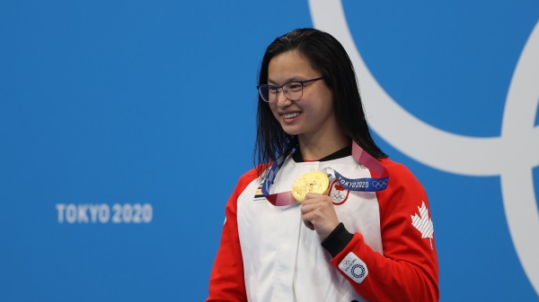 7月26日，加拿大选手玛格丽特・麦克尼尔（Marggie MacNeil）在日本东京奥运会上赢得女子100米蝶泳金牌。
