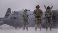 拜登引边境危机美6州自派军警应对(图)