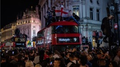 欧洲杯:英格兰打破魔咒球迷狂欢(图)