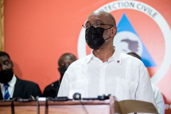 2021年8月14日，海地总理阿里尔·亨利在太子港举行的新闻发布会上发表讲话。