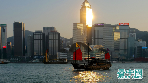香港維多利亞港日落景色。