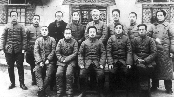 1937年12月9日至14日，中共政治局会议后的合影