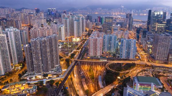 图为高空俯瞰香港。（图片来源：Adobe Stock Photos）