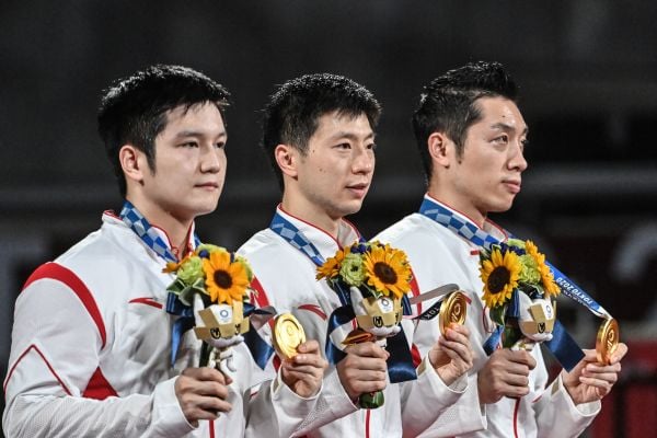 8月6日，中国男团乒乓球队获得奥运金牌