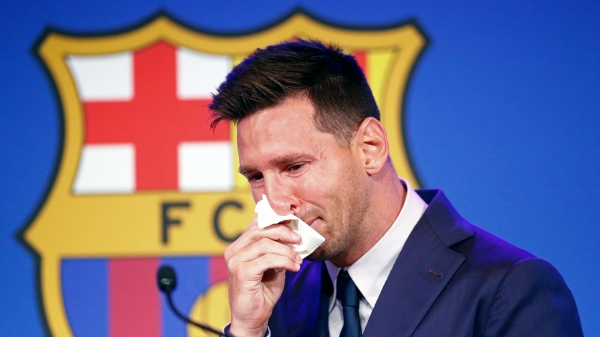 阿根廷球星梅西（Lionel Messi）今天在記者會上壓抑著淚水，證實自己將離開西甲勁旅巴塞隆納隊。