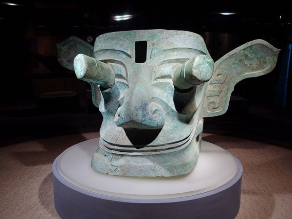 世界上年代最早、形體最大的面具：青銅縱目面具。