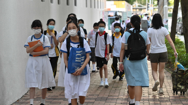 香港移民潮除了导致人才外流，也导致香港学生人数大减。（图片来源：香港政府新闻处）