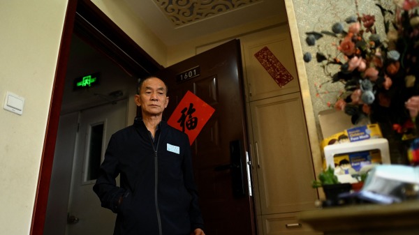 2021年8月28日，患有阿爾茨海默氏症的陳先生在他女兒的北京住所接受採訪。