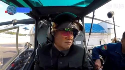 中共总书记习近平去年9月考察东北，在辽宁登上直-10武装直升机。（视频截图）