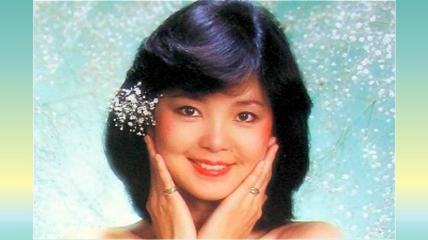 台湾歌后邓丽君主唱的著名歌曲《何日君再来》，风靡全球华人。