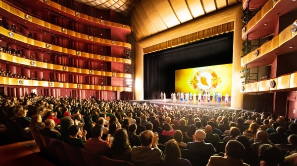 神韵环球艺术团正在纽约林肯中心大卫寇克剧院进行为期11天（4月6日至16日）的演出。