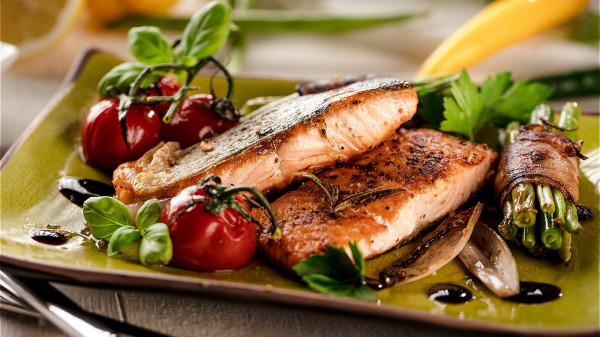 深海魚富含Omega－3脂肪酸，可降低體內壞膽固醇，心血管疾病的風險。